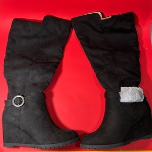 Journee Collrction 6.5 Black Suede Wedge boot